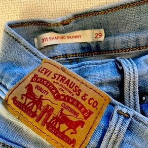 Levi’s 311 Shaping Skinny Jeans - size 29